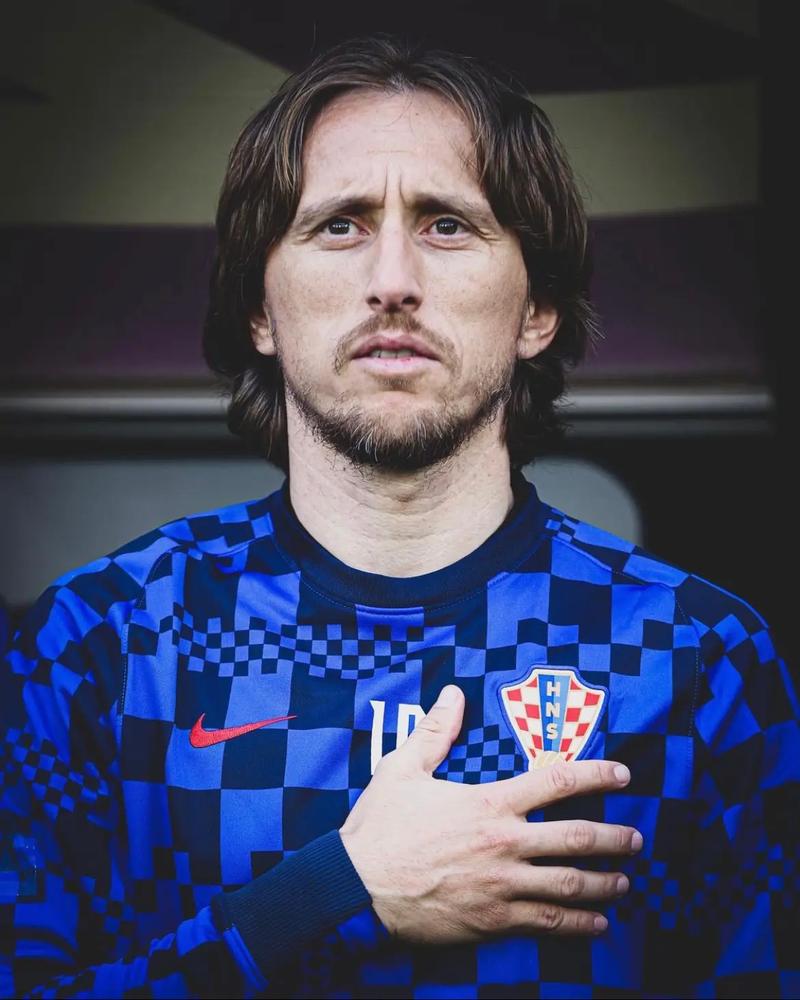 由于C罗被红牌禁赛，绝代双骄皆结束了自己本年度的...