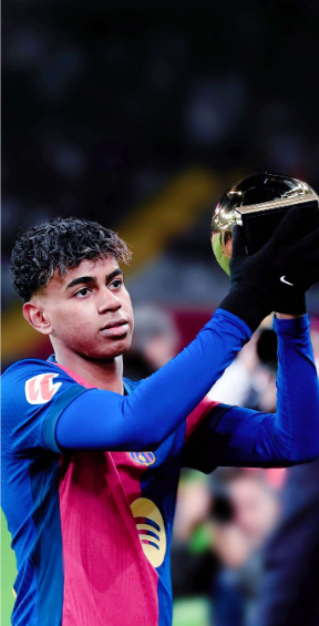 17岁273天，卡尔是拜仁队史德甲单场传射建功最年轻的球员